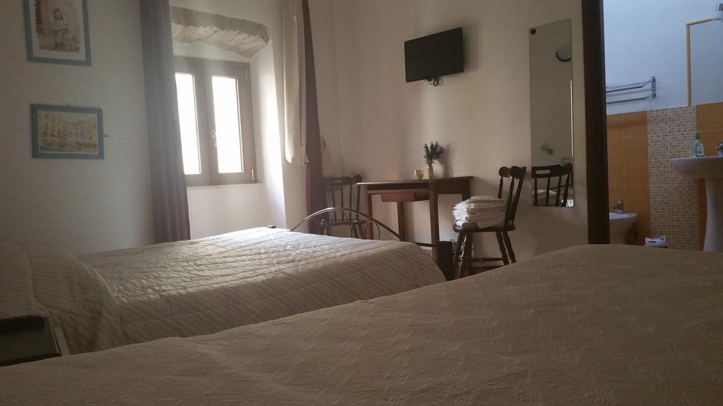 Ada'S Guest House 博萨 外观 照片